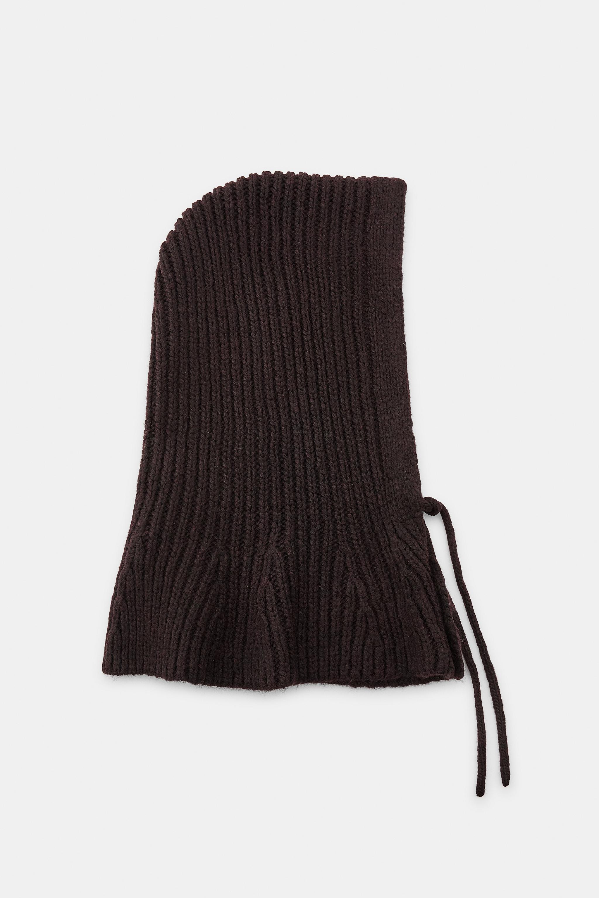 KNIT HOOD WITH BUTTONS